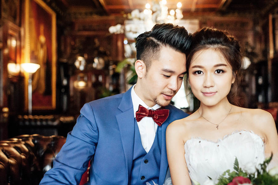 stunning-london-couple-portraits-and-engagement-ceremony-5