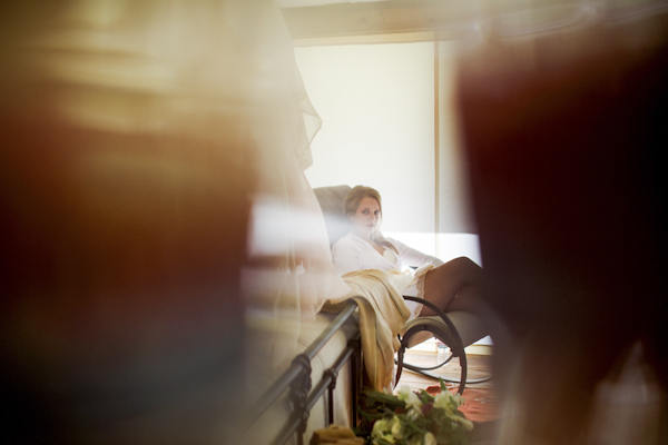 bride getting ready, photo by Chowen Photography | via junebugweddings.com bride getting ready, photo by Chowen Photography | via junebugweddings.com