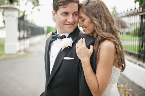 white on white wedding at the historic Flagler Museum in Palm Beach, Florida - photos by Bee Photographie white on white wedding at the historic Flagler Museum in Palm Beach, Florida - photos by Bee Photographie