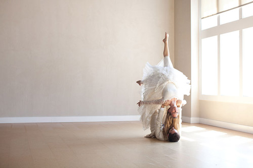 Acro Yoga engagement photos by Kiera Eve Photography via JunebugWeddings,.com Acro Yoga engagement photos by Kiera Eve Photography via JunebugWeddings,.com