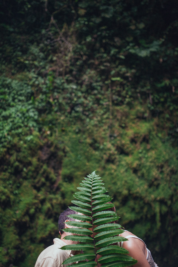 tropical elopement in Costa Rica, photo by Costa Vida Photography | via junebugweddings.com tropical elopement in Costa Rica, photo by Costa Vida Photography | via junebugweddings.com