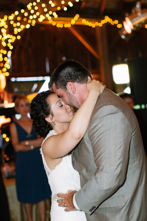 vintage metallic vineyard wedding in Michigan, photo by Dan Stewart Photography | via junebugweddings.com vintage metallic vineyard wedding in Michigan, photo by Dan Stewart Photography | via junebugweddings.com