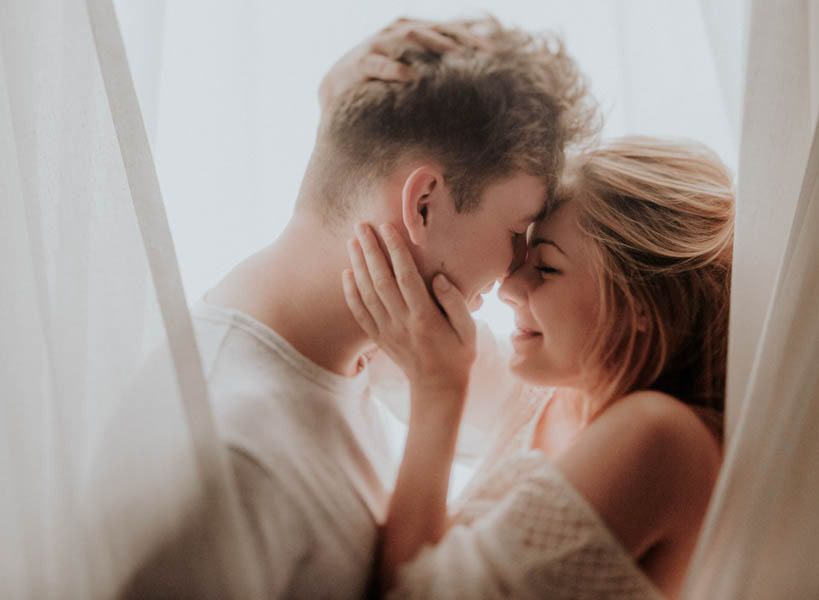 these-two-cuddled-all-the-way-through-their-rome-engagement-session-7