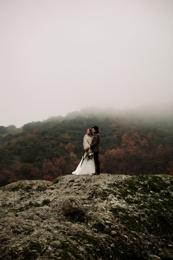 rugged-winter-cliffside-elopement-in-greece-11