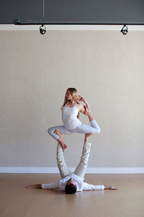 Acro Yoga engagement photos by Kiera Eve Photography via JunebugWeddings,.com Acro Yoga engagement photos by Kiera Eve Photography via JunebugWeddings,.com