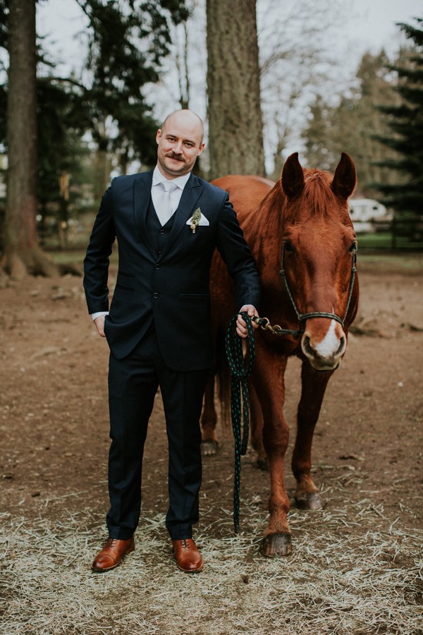 cozy-vancouver-island-cabin-wedding-at-dolphins-resort-14-600x900