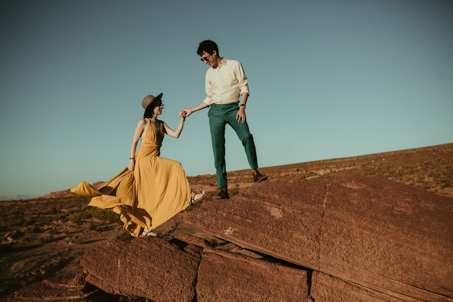 impossibly-adorable-antelope-canyon-and-horseshoe-bend-engagement-session-24
