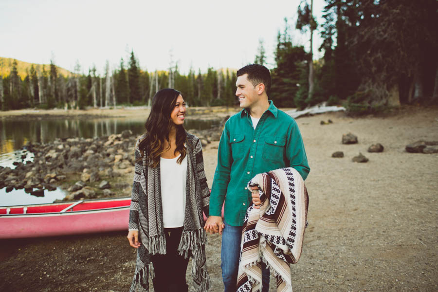 Mountain-Backdrop-Engagement-Photos-at-Sparks-Lake-Natalie-Puls-Photography-14
