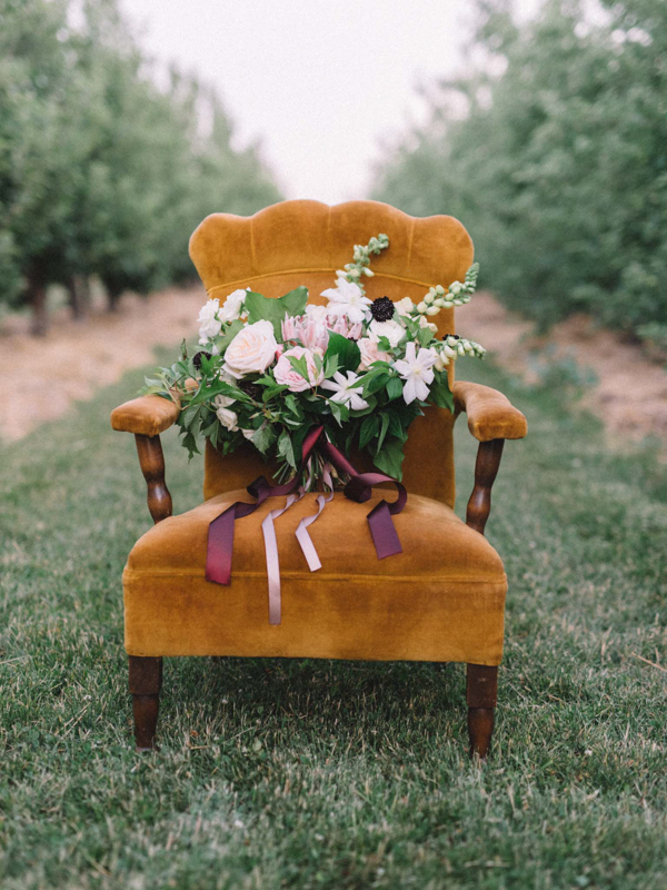 find-your-geometric-wedding-inspiration-in-this-candlelit-elopement-17