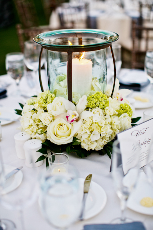 grey and coral wedding at Paradise Valley Country Club in Arizona with Photos by Jennifer Bowen Photography | via junebugweddings.com grey and coral wedding at Paradise Valley Country Club in Arizona with Photos by Jennifer Bowen Photography | via junebugweddings.com