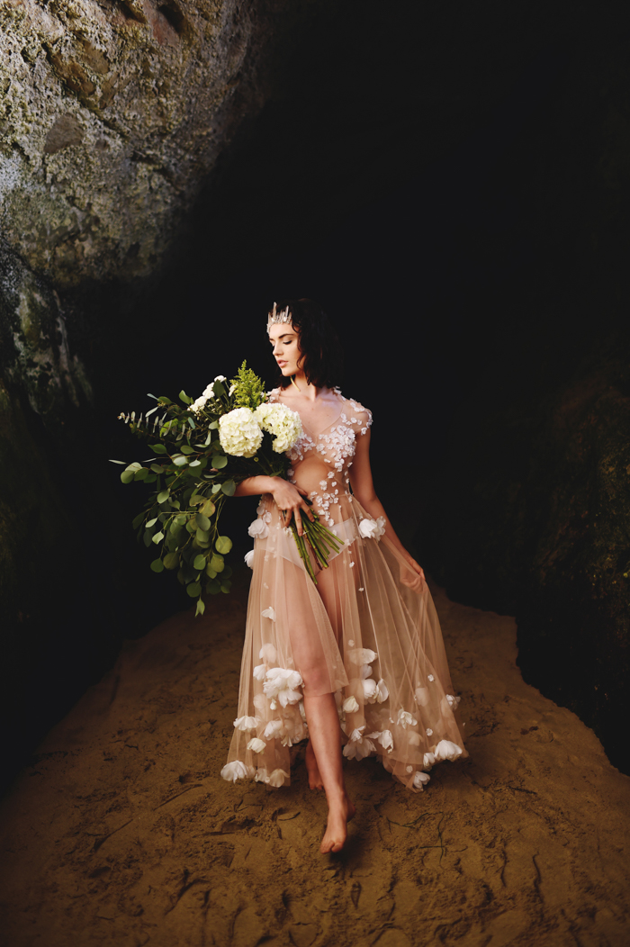 striking-laguna-beach-bridal-shoot-17