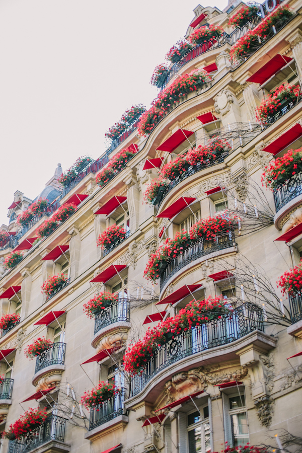 intimate destination wedding in Paris, photo by Ophelia and Romeo Photographers | via junebugweddings.com intimate destination wedding in Paris, photo by Ophelia and Romeo Photographers | via junebugweddings.com