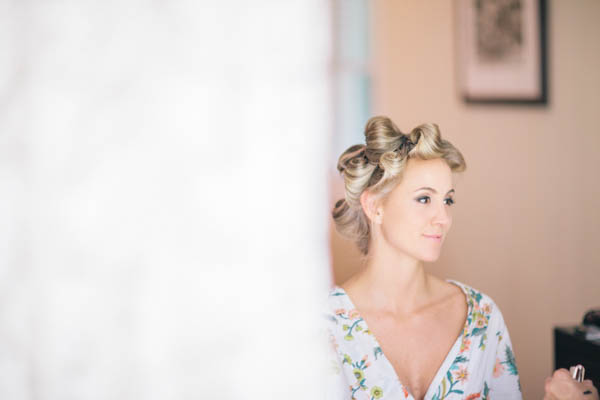 bride getting ready, photo by Chris Glenn | via junebugweddings.com bride getting ready, photo by Chris Glenn | via junebugweddings.com