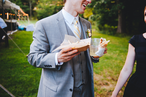 laid-back summer wedding with photos by Amanda Marie Studios | via junebugweddings.com laid-back summer wedding with photos by Amanda Marie Studios | via junebugweddings.com