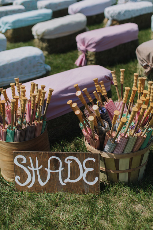 Vintage backyard farm wedding in South Dakota - photos by Bryan and Mae | via junebugweddings.com Vintage backyard farm wedding in South Dakota - photos by Bryan and Mae | via junebugweddings.com