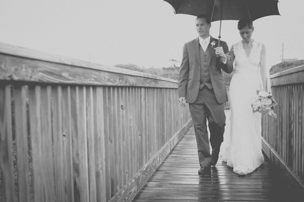 wedding portrait in the rain, photo by Still55 Photography | via junebugweddings.com wedding portrait in the rain, photo by Still55 Photography | via junebugweddings.com