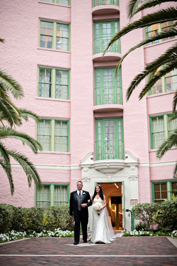 glamorous bridal party style, photo by Kristen Weaver Photography | via junebugweddings.com glamorous bridal party style, photo by Kristen Weaver Photography | via junebugweddings.com