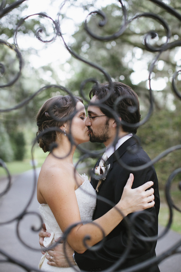 wedding at Legare Waring House in Charleston, South Carolina, photo by Paige Winn Photo | via junebugweddings.com wedding at Legare Waring House in Charleston, South Carolina, photo by Paige Winn Photo | via junebugweddings.com
