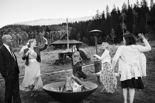 rustic mountain wedding bonfire, photo by Chowen Photography | via junebugweddings.com rustic mountain wedding bonfire, photo by Chowen Photography | via junebugweddings.com