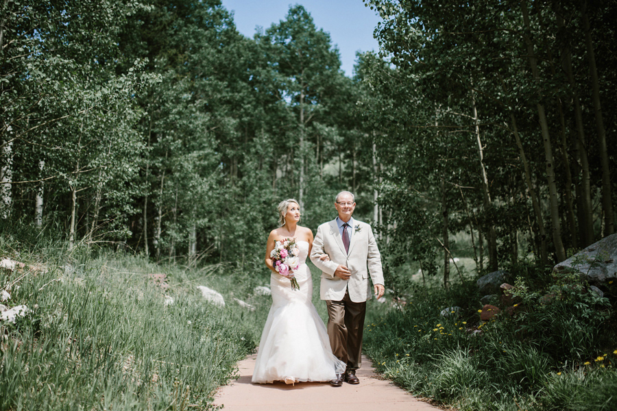 this-maroon-bells-ampitheater-wedding-proves-that-intimate-affairs-can-be-totally-epic-27