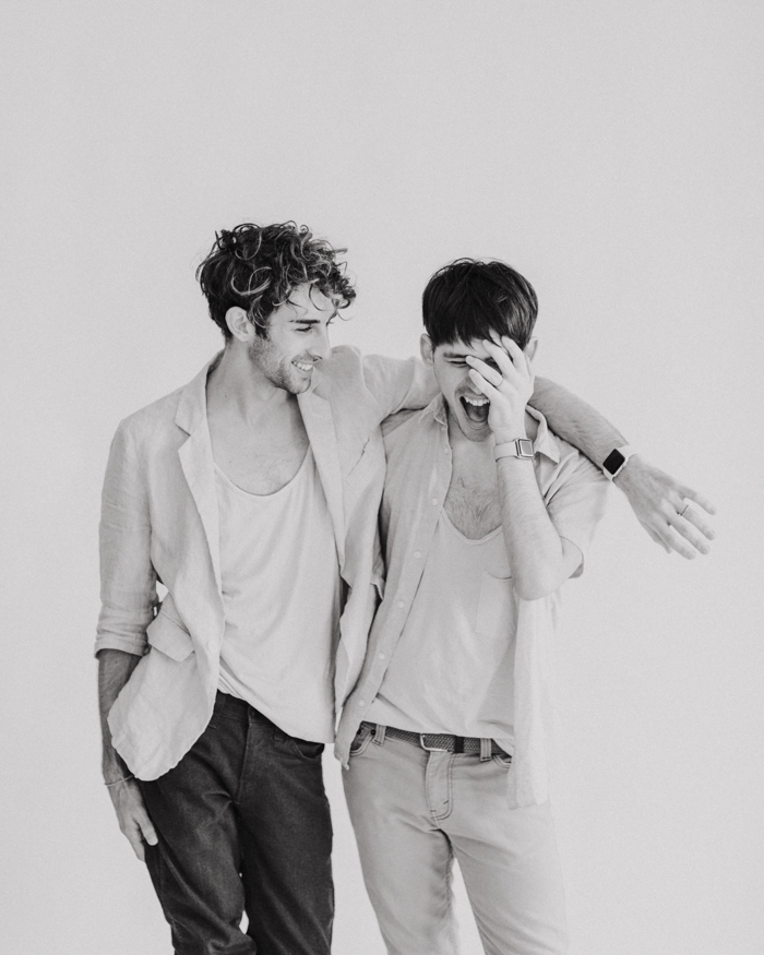modern-minimalist-engagement-photos-in-chicago-3