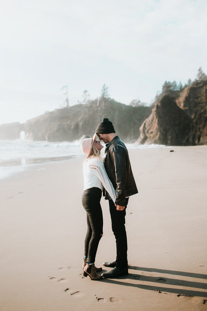 stylish-engagement-photos-on-second-beach-2