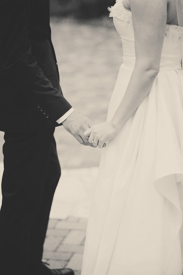 classic Oscar De La Renta bridal style with photos by Katherine Salvatori Photography | via junebugweddings.com classic Oscar De La Renta bridal style with photos by Katherine Salvatori Photography | via junebugweddings.com