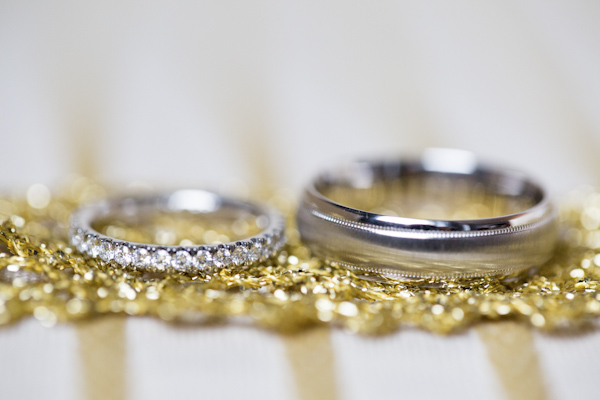 black, white, gold and silver New Year's Eve wedding, photos by Asya Photography | via junebugweddings.com black, white, gold and silver New Year's Eve wedding, photos by Asya Photography | via junebugweddings.com