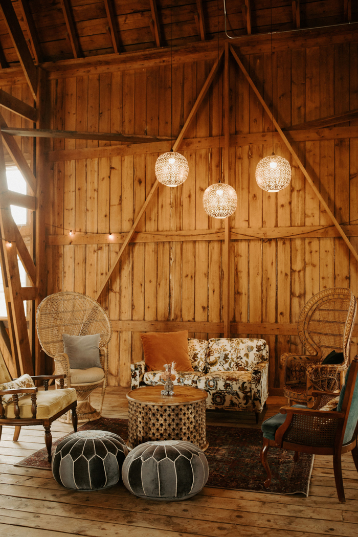 lounge area for an intimate large wedding