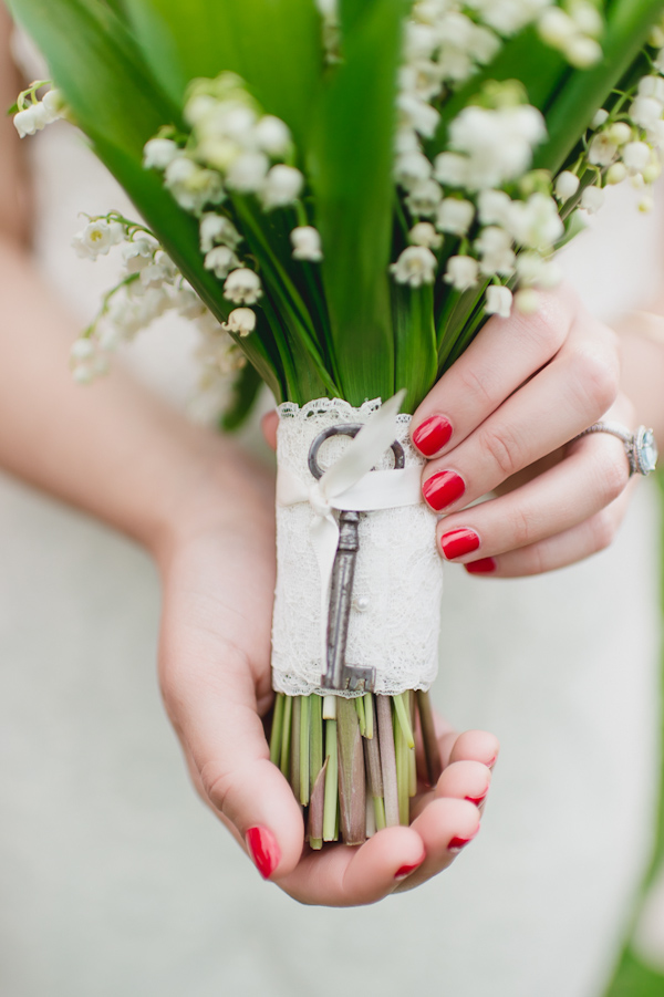 secret garden wedding in Baltimore, photo by L Hewitt Photography | via junebugweddings.com secret garden wedding in Baltimore, photo by L Hewitt Photography | via junebugweddings.com