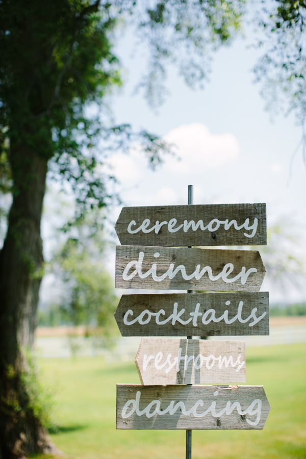sunny rustic barn wedding in Michigan with photos by Dan Stewart | via junebugweddings.com sunny rustic barn wedding in Michigan with photos by Dan Stewart | via junebugweddings.com
