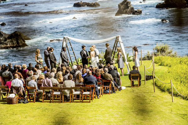 wedding at Private Estate in Big Sur, California, photos by Mott Visuals Wedding | via junebugweddings.com wedding at Private Estate in Big Sur, California, photos by Mott Visuals Wedding | via junebugweddings.com