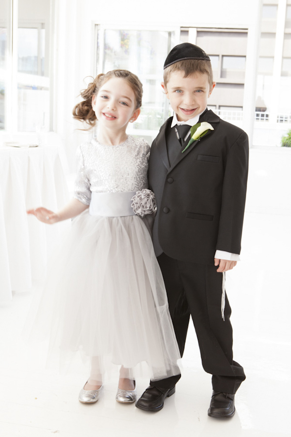 elegant wedding at Studio450 in New York, photo by Karen Hill Photography | via junebugweddings.com elegant wedding at Studio450 in New York, photo by Karen Hill Photography | via junebugweddings.com