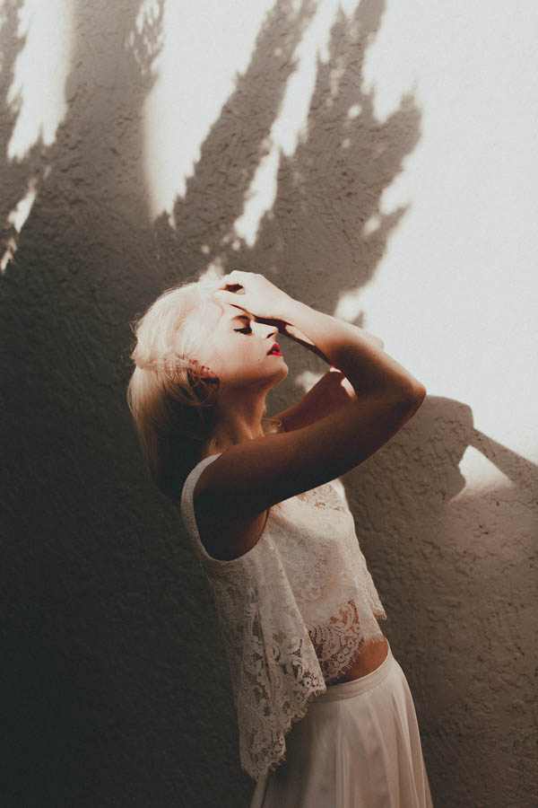 retro-palm-springs-inspired-bridal-looks-from-abe-bridal-9