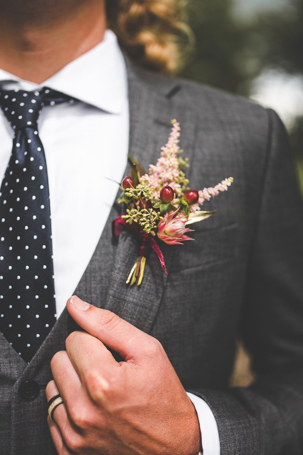 this-wedding-inspiration-proves-that-gold-blush-and-red-is-the-most-romantic-color-palette-25