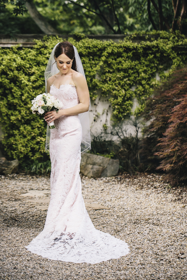 Elegant blush, cream and gray Garden wedding in Atlanta, Georgia, photos by Vue Photography | via junebugweddings.com Elegant blush, cream and gray Garden wedding in Atlanta, Georgia, photos by Vue Photography | via junebugweddings.com
