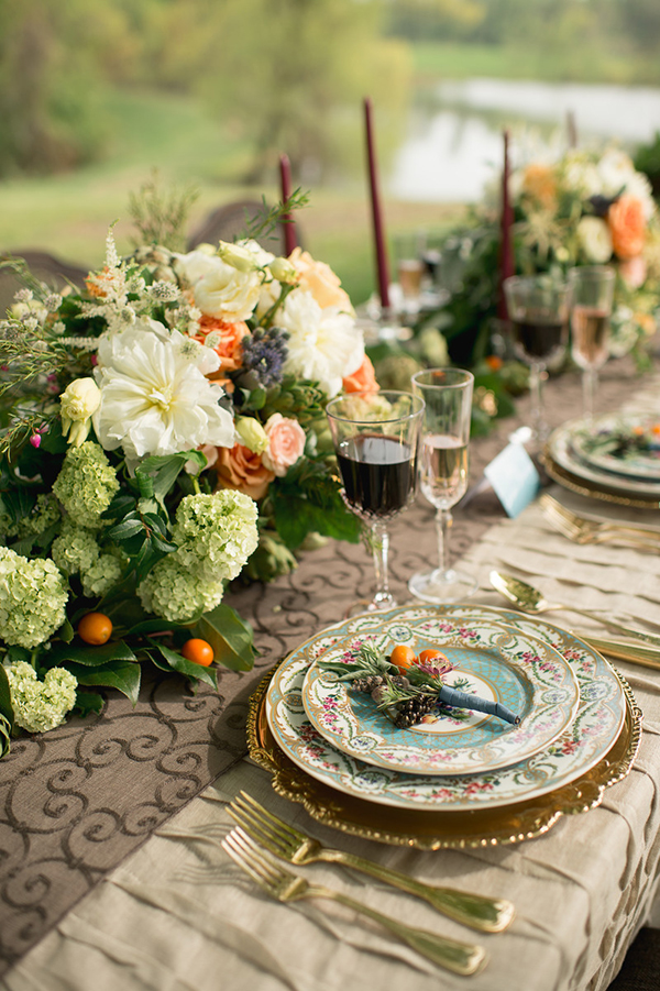 darling countryside wedding inspiration photo shoot, photo by L Hewitt Photography | via junebugweddings.com darling countryside wedding inspiration photo shoot, photo by L Hewitt Photography | via junebugweddings.com