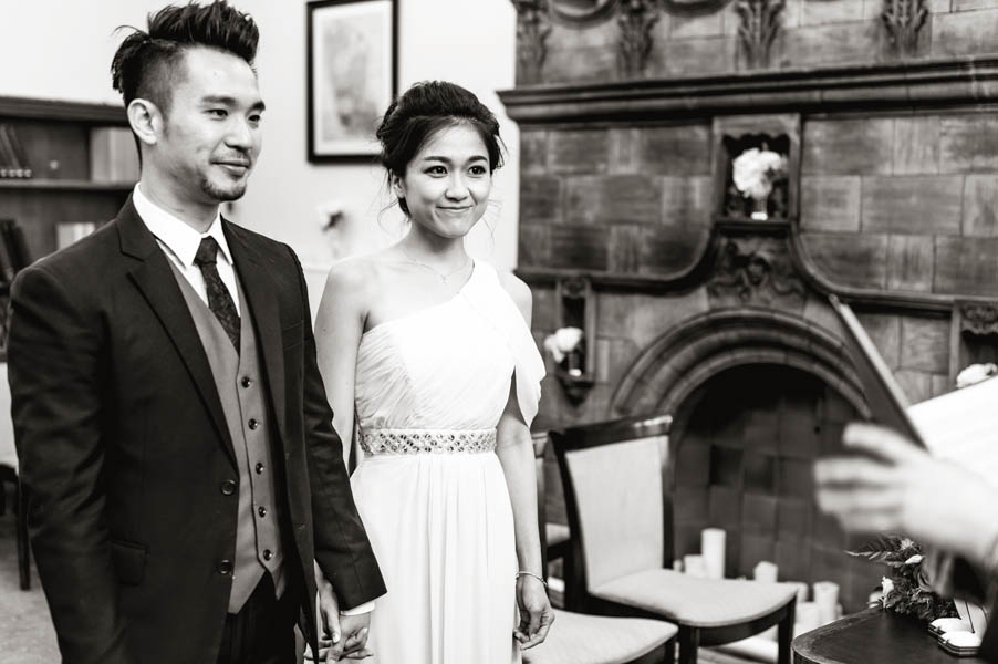 stunning-london-couple-portraits-and-engagement-ceremony-31