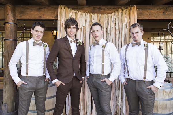 rustic bridal party fashion, photo by Rachel Solomon | via junebugweddings.com rustic bridal party fashion, photo by Rachel Solomon | via junebugweddings.com