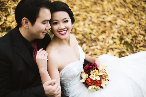 fall engagement photos by Kunioo | via junebugweddings.com fall engagement photos by Kunioo | via junebugweddings.com
