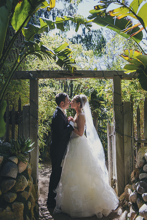 organic outdoor summer wedding at Holly Farm - photo by Lisa Lefringhouse Photography | via junebugweddings.com organic outdoor summer wedding at Holly Farm - photo by Lisa Lefringhouse Photography | via junebugweddings.com