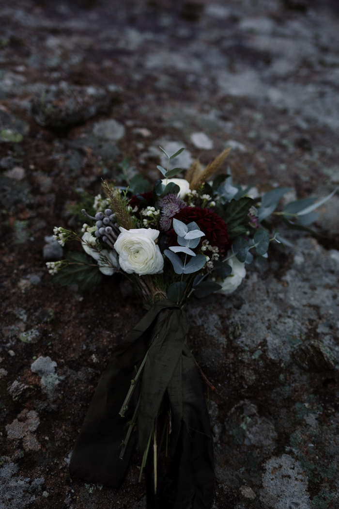 rugged-winter-cliffside-elopement-in-greece-29
