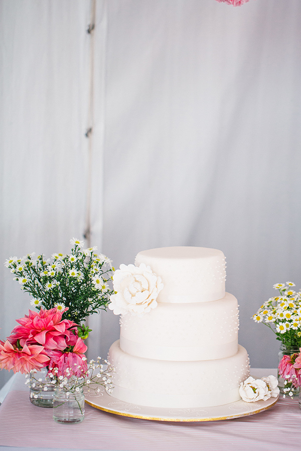 charming Australia wedding with gorgeous wedding party style, photo by Hannah Blackmore Photography | via junebugweddings.com charming Australia wedding with gorgeous wedding party style, photo by Hannah Blackmore Photography | via junebugweddings.com