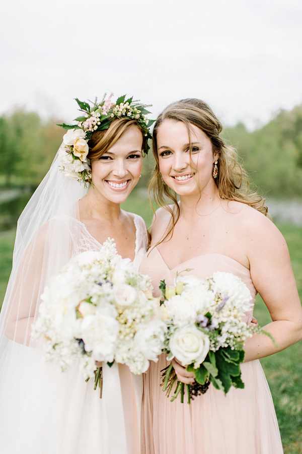 darling countryside wedding inspiration photo shoot, photo by L Hewitt Photography | via junebugweddings.com darling countryside wedding inspiration photo shoot, photo by L Hewitt Photography | via junebugweddings.com