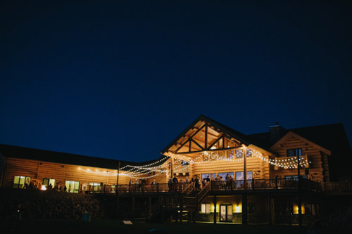 Vintage backyard farm wedding in South Dakota - photos by Bryan and Mae | via junebugweddings.com Vintage backyard farm wedding in South Dakota - photos by Bryan and Mae | via junebugweddings.com