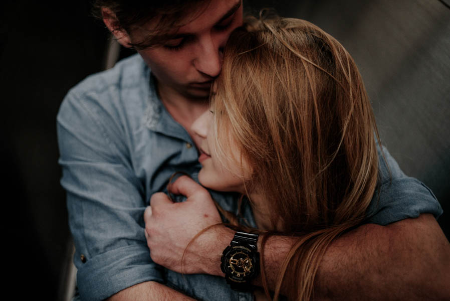 these-two-cuddled-all-the-way-through-their-rome-engagement-session-13