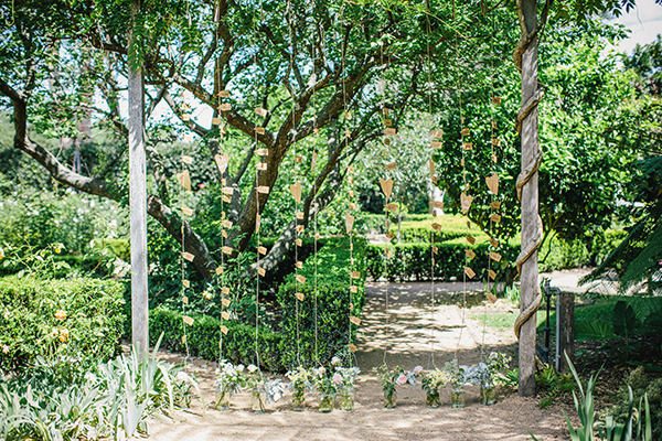 charming Australia wedding with gorgeous wedding party style, photo by Hannah Blackmore Photography | via junebugweddings.com charming Australia wedding with gorgeous wedding party style, photo by Hannah Blackmore Photography | via junebugweddings.com