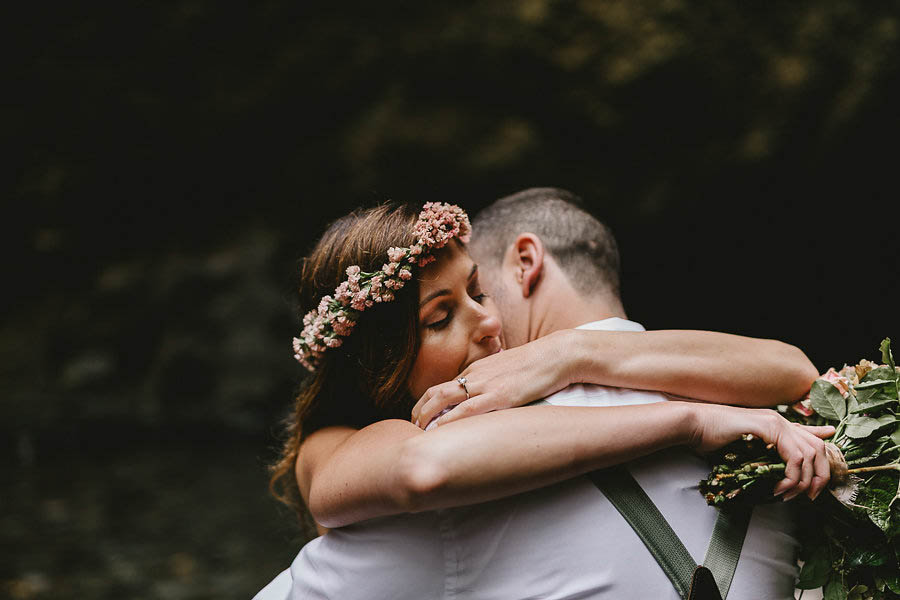 Intimate-Barefoot-Elopement-Columbia-River-Gorge-25