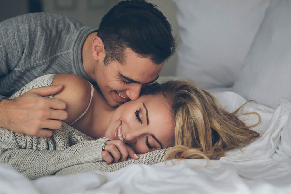 Sexy-Pillow-Fight-Couple-Boudoir (4 of 15)