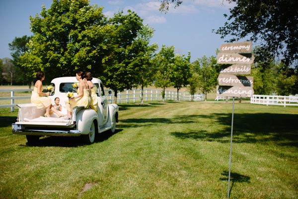 sunny rustic barn wedding in Michigan with photos by Dan Stewart | via junebugweddings.com sunny rustic barn wedding in Michigan with photos by Dan Stewart | via junebugweddings.com